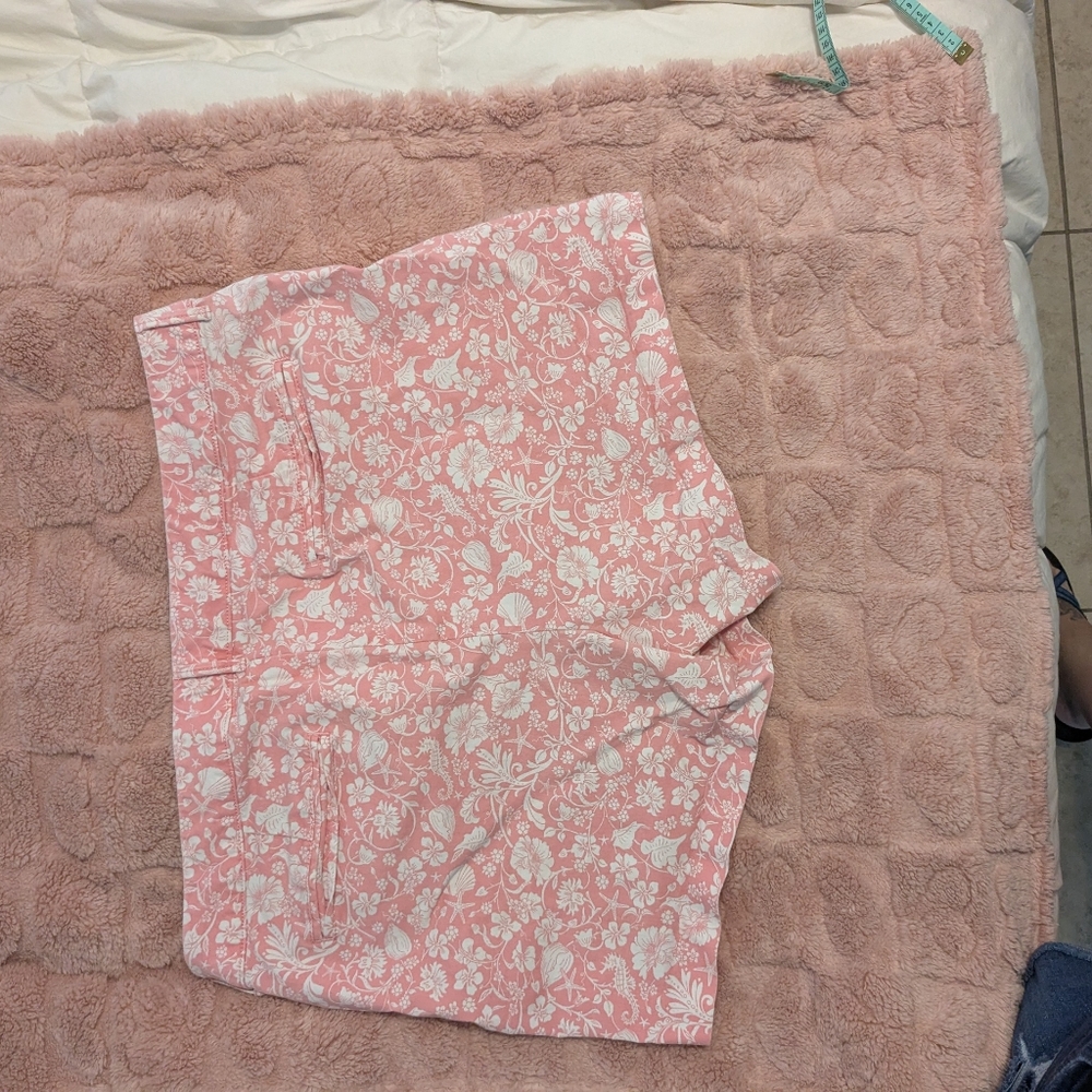 Pixie Old Navy Pink and White Shorts Floral Design 3 Inch - Picture 2 of 4